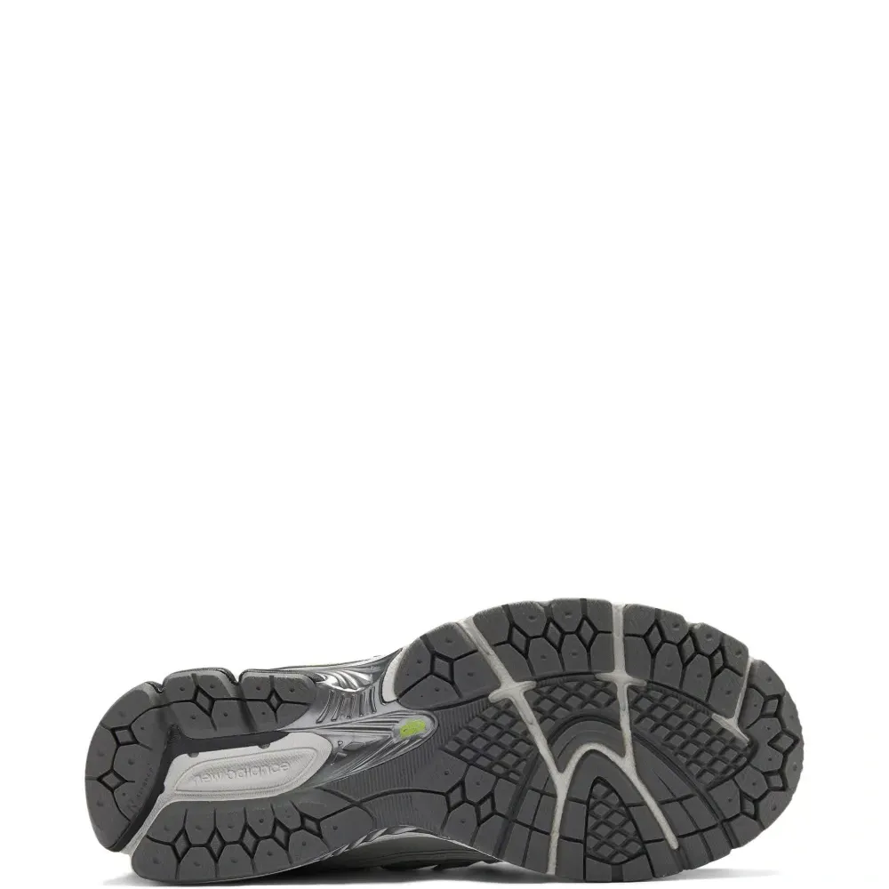 Кроссовки на шнуровке 1906R