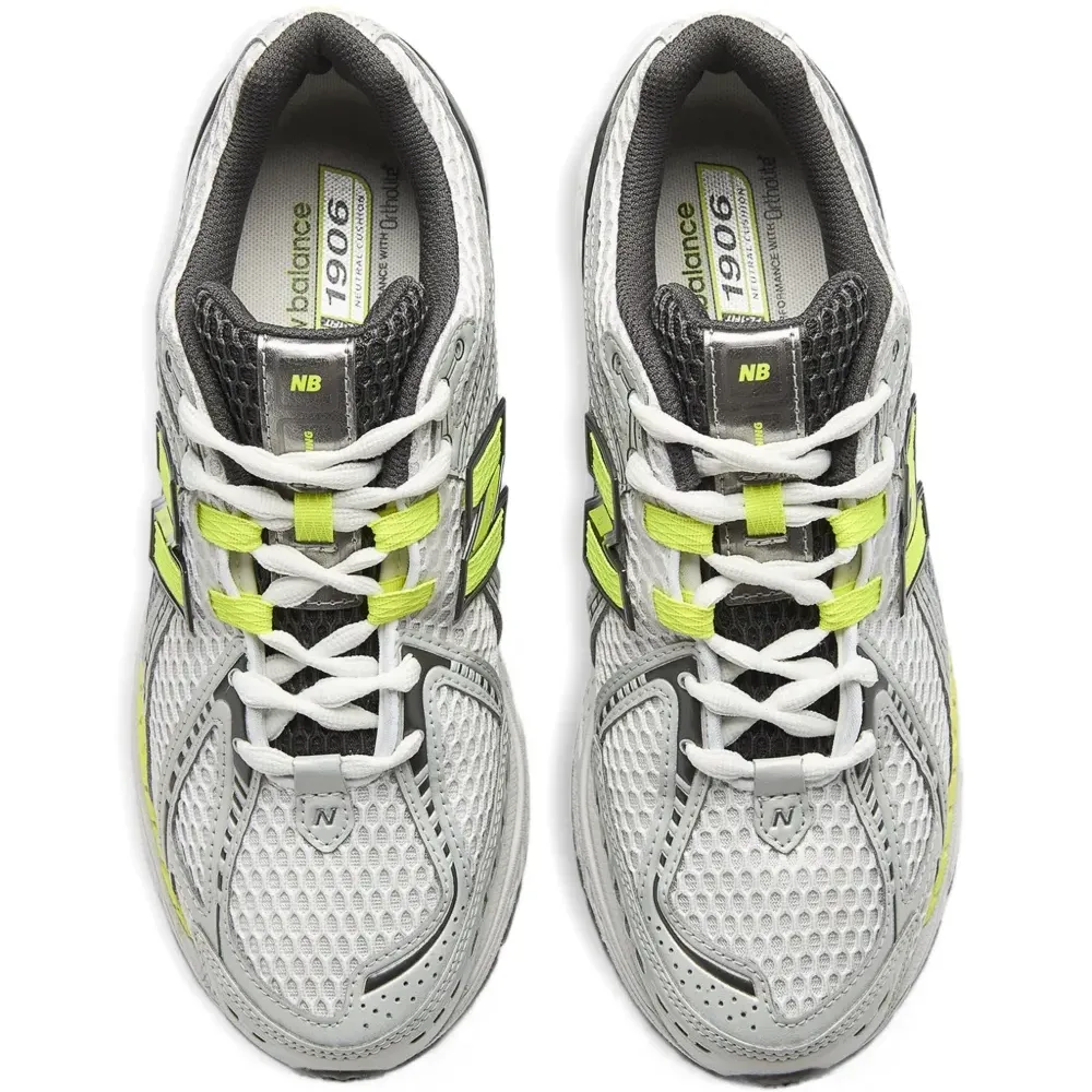 Кроссовки на шнуровке 1906R