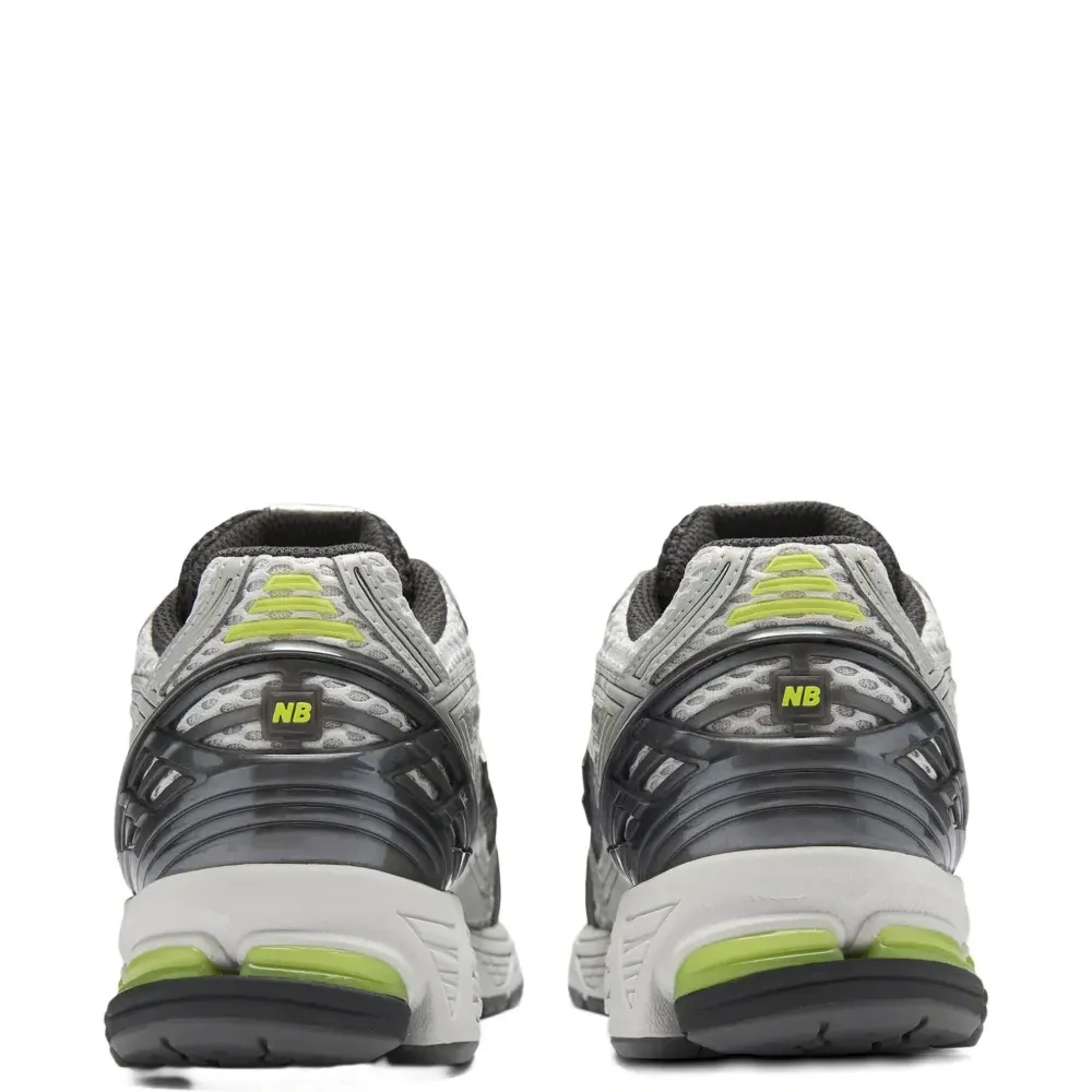 Кроссовки на шнуровке 1906R