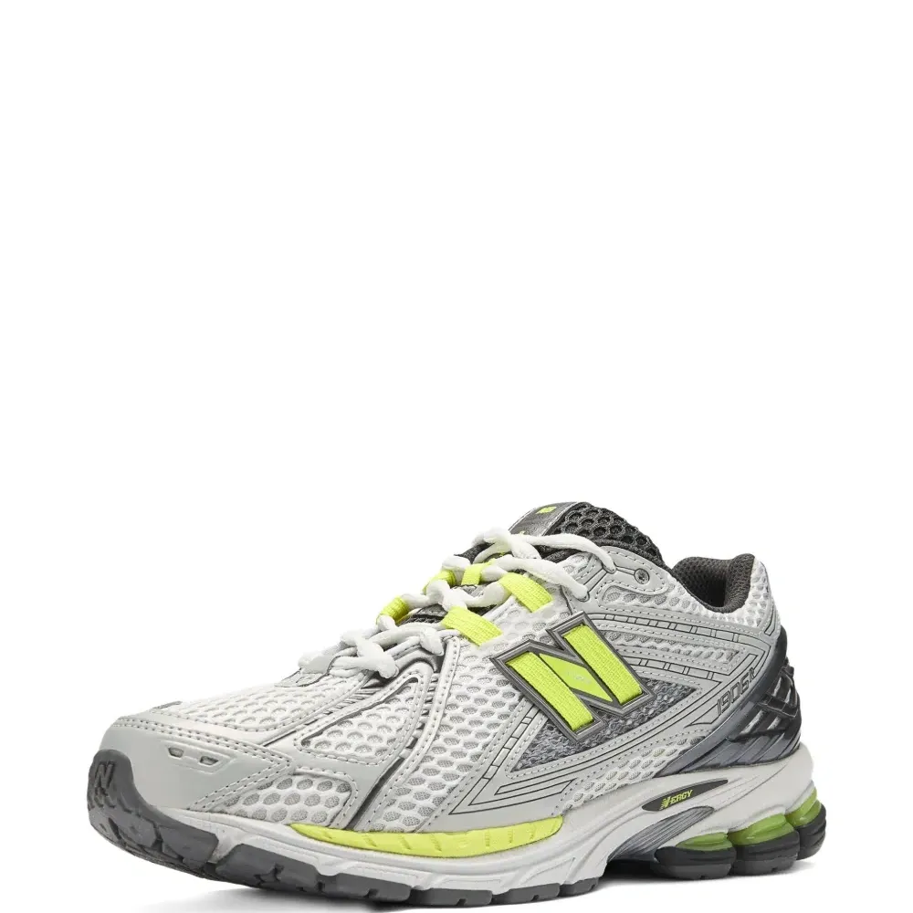 Кроссовки на шнуровке 1906R