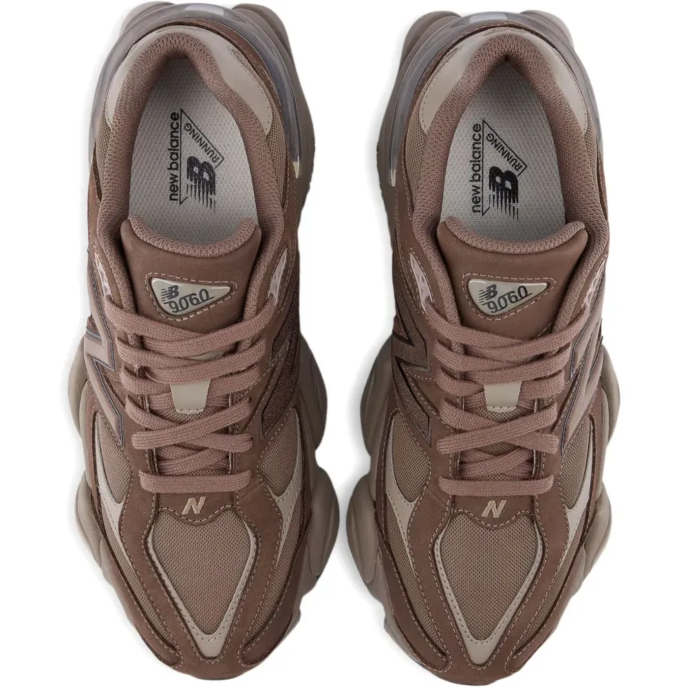 Кроссовки на шнуровке 9060