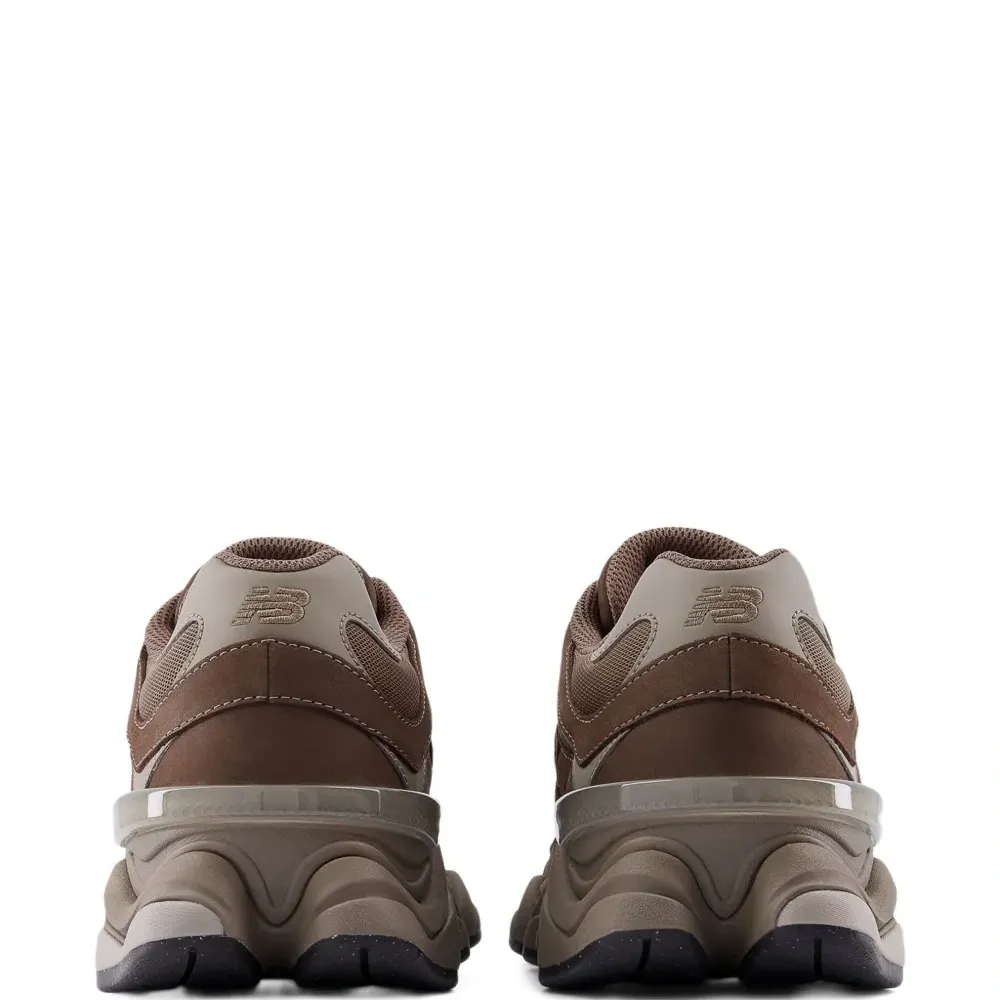 Кроссовки на шнуровке 9060