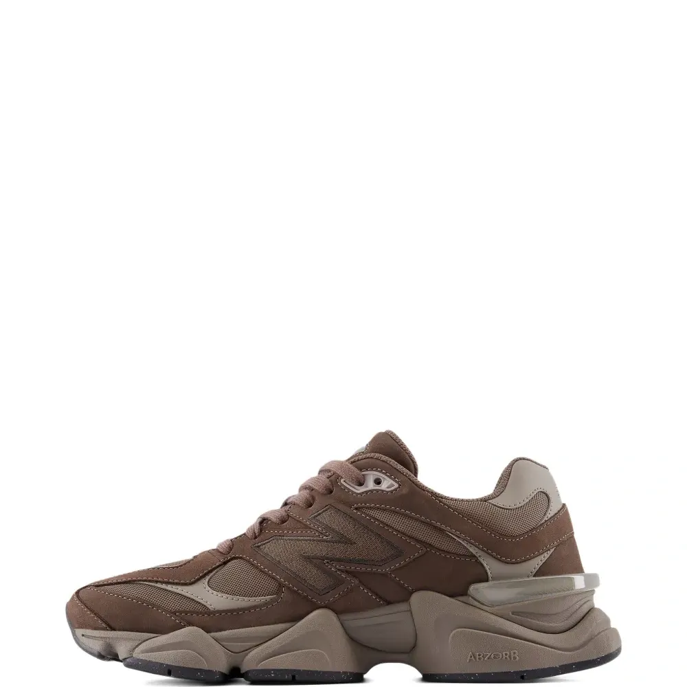 Кроссовки на шнуровке 9060