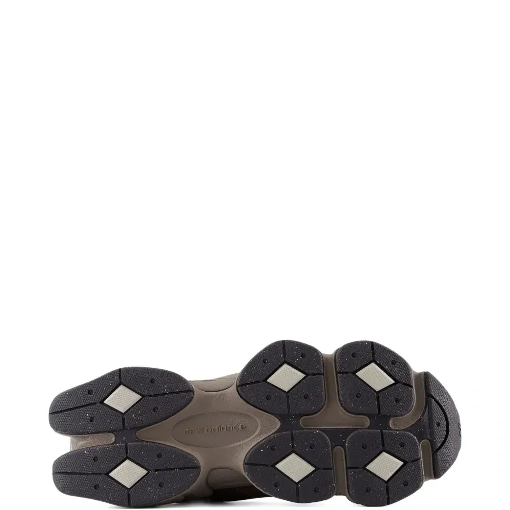 Кроссовки на шнуровке 9060