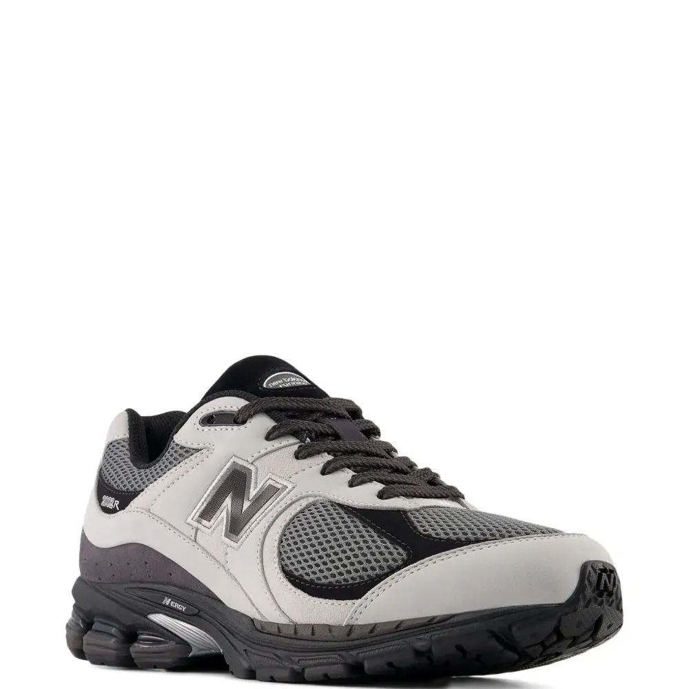 Кроссовки U2002R с нашивкой-логотипом