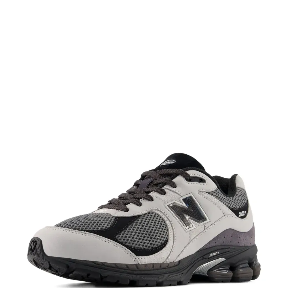 Кроссовки U2002R с нашивкой-логотипом