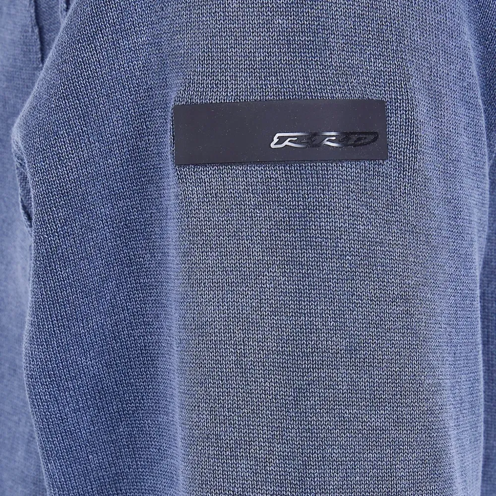 Вязаный свитер с круглым вырезом