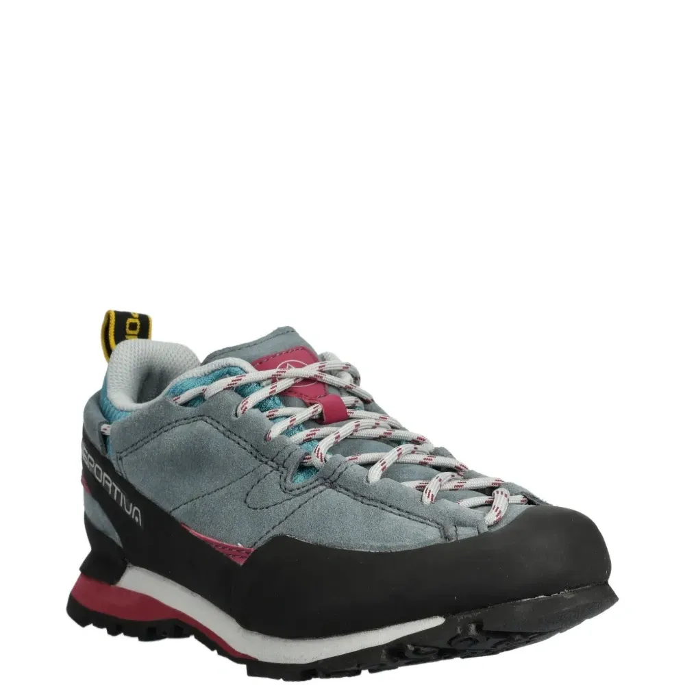 Кроссовки Boulder X на шнуровке