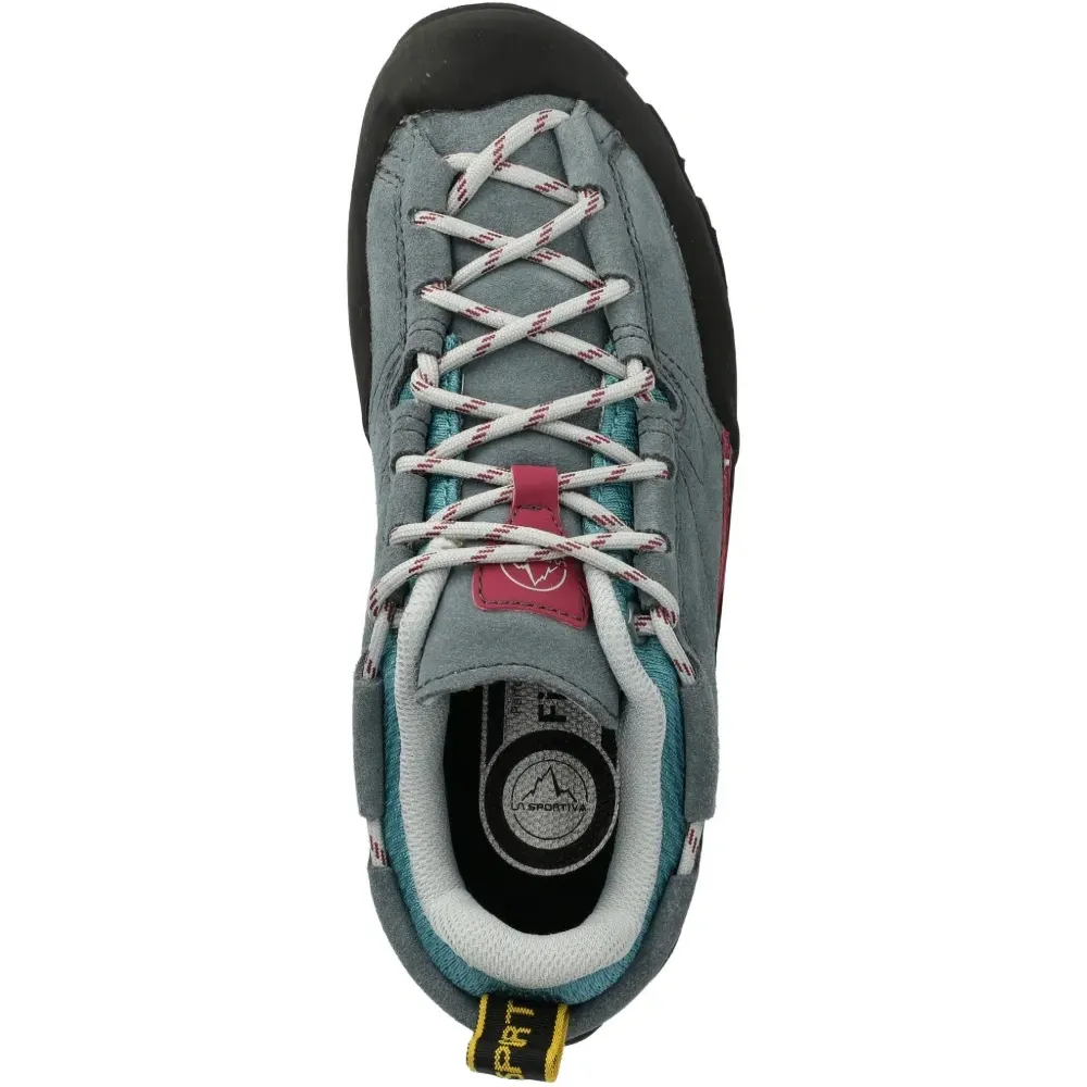 Кроссовки Boulder X на шнуровке