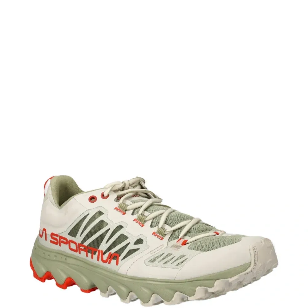 Перфорированные кроссовки на шнуровке