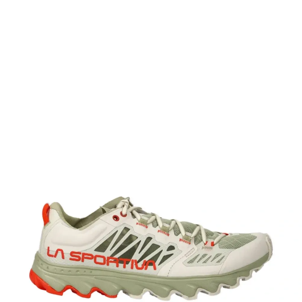 Перфорированные кроссовки на шнуровке