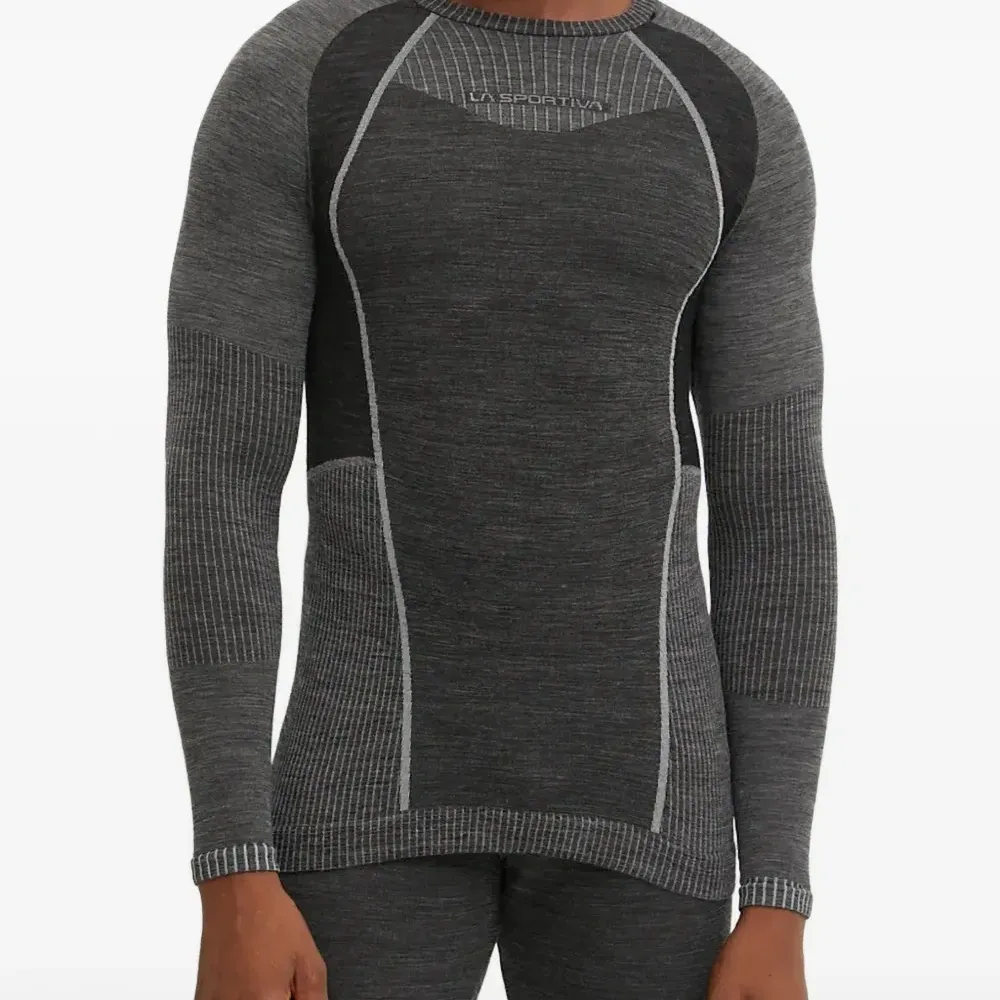 Лонгслив с панельным дизайном