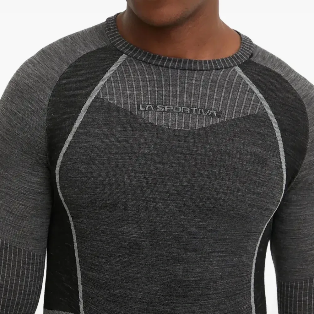 Лонгслив с панельным дизайном