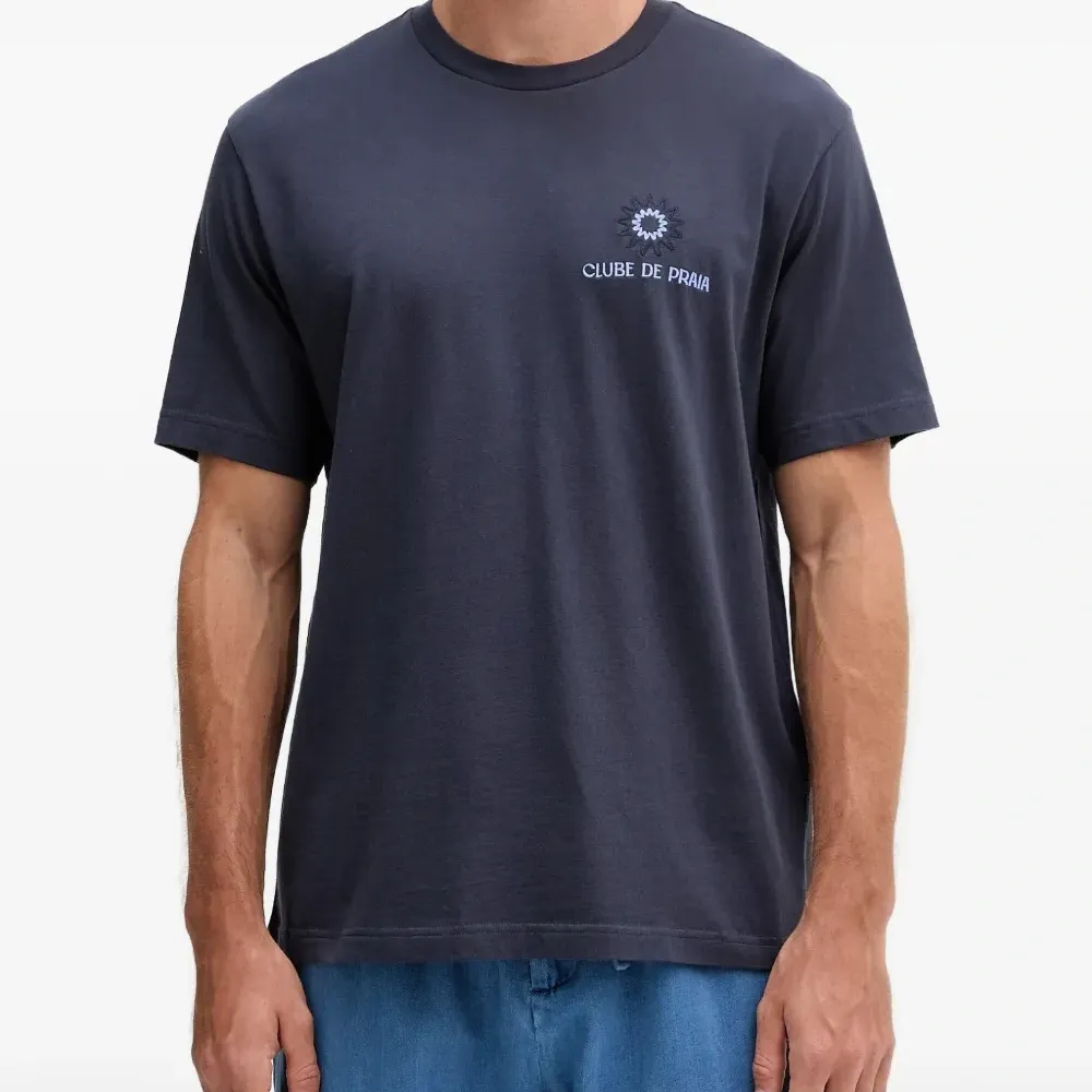 Футболка с вышивкой