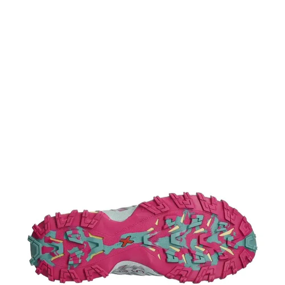 Спортивные кроссовки на шнуровке