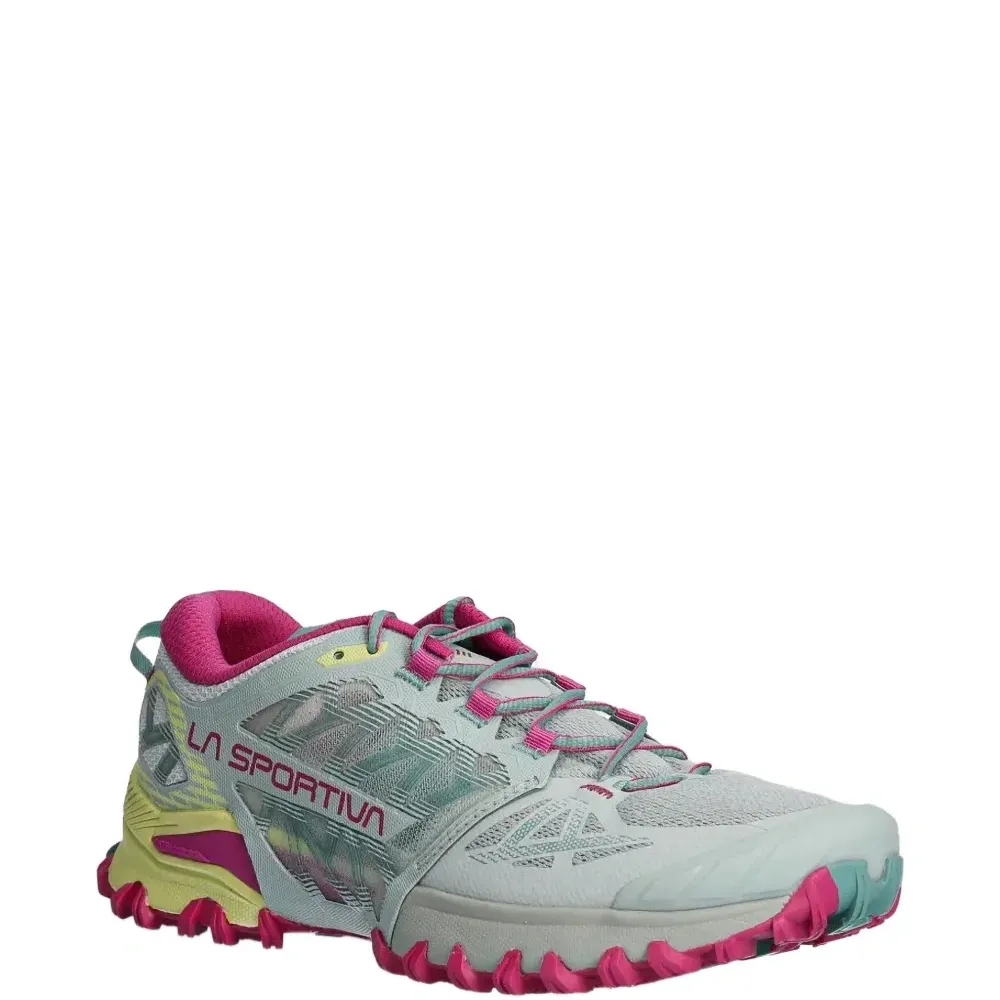 Спортивные кроссовки на шнуровке