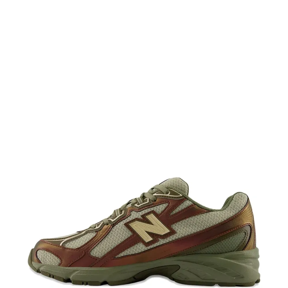 кроссовки с логотипом 740