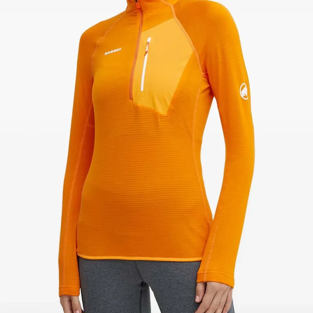 Футболка с длинными рукавами и логотипом