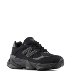 Кроссовки на шнуровке 9060