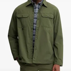 Рубашка с клапанами на карманах