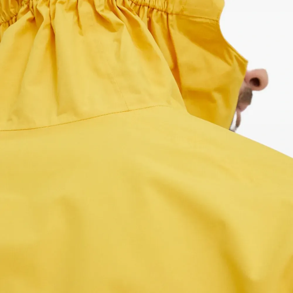 Куртка на молнии с капюшоном