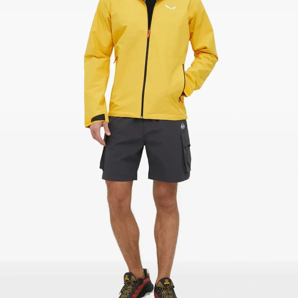 Куртка на молнии с капюшоном