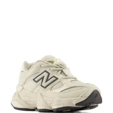 Кроссовки на шнуровке 9060