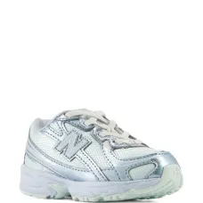 Кроссовки 740 на шнуровке Кроссовки 740 на шнуровке