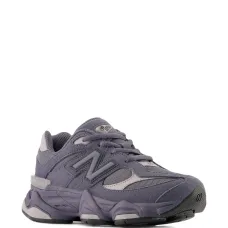 Кроссовки на шнуровке 9060