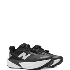 Кроссовки на шнуровке FuelCell Rebel v5