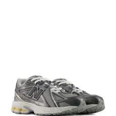 Кроссовки 1906 на шнуровке