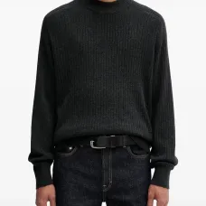 Вязаный свитер с воротником-стойкой