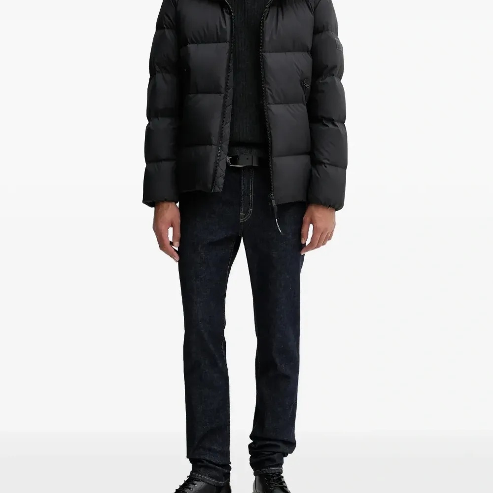 Вязаный свитер с воротником-стойкой