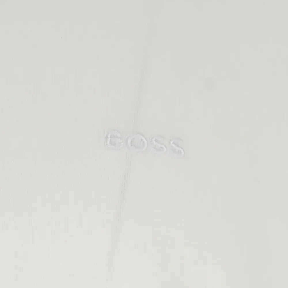 Футболка с вышитым логотипом