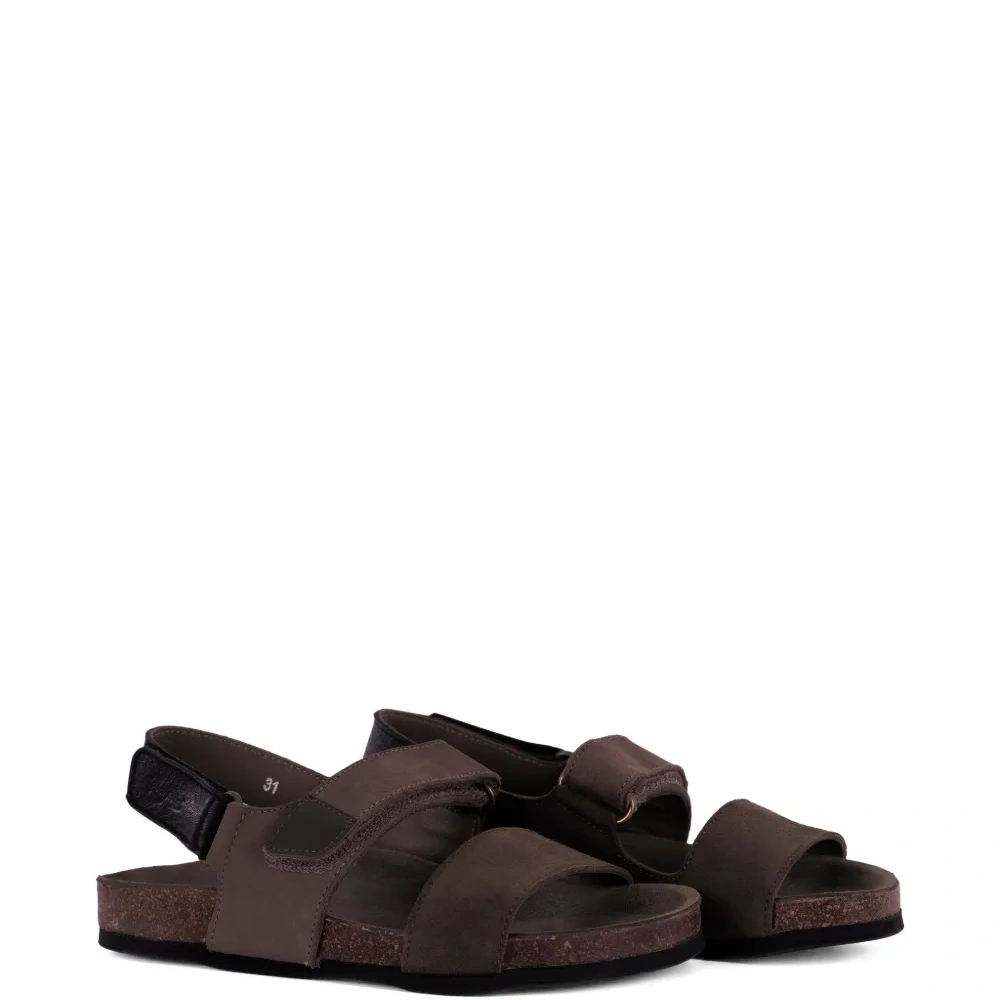 Коричневые сандалии