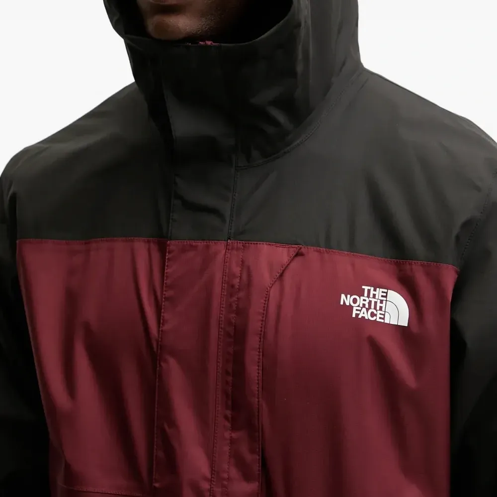 Спортивная куртка с капюшоном и цветными блоками