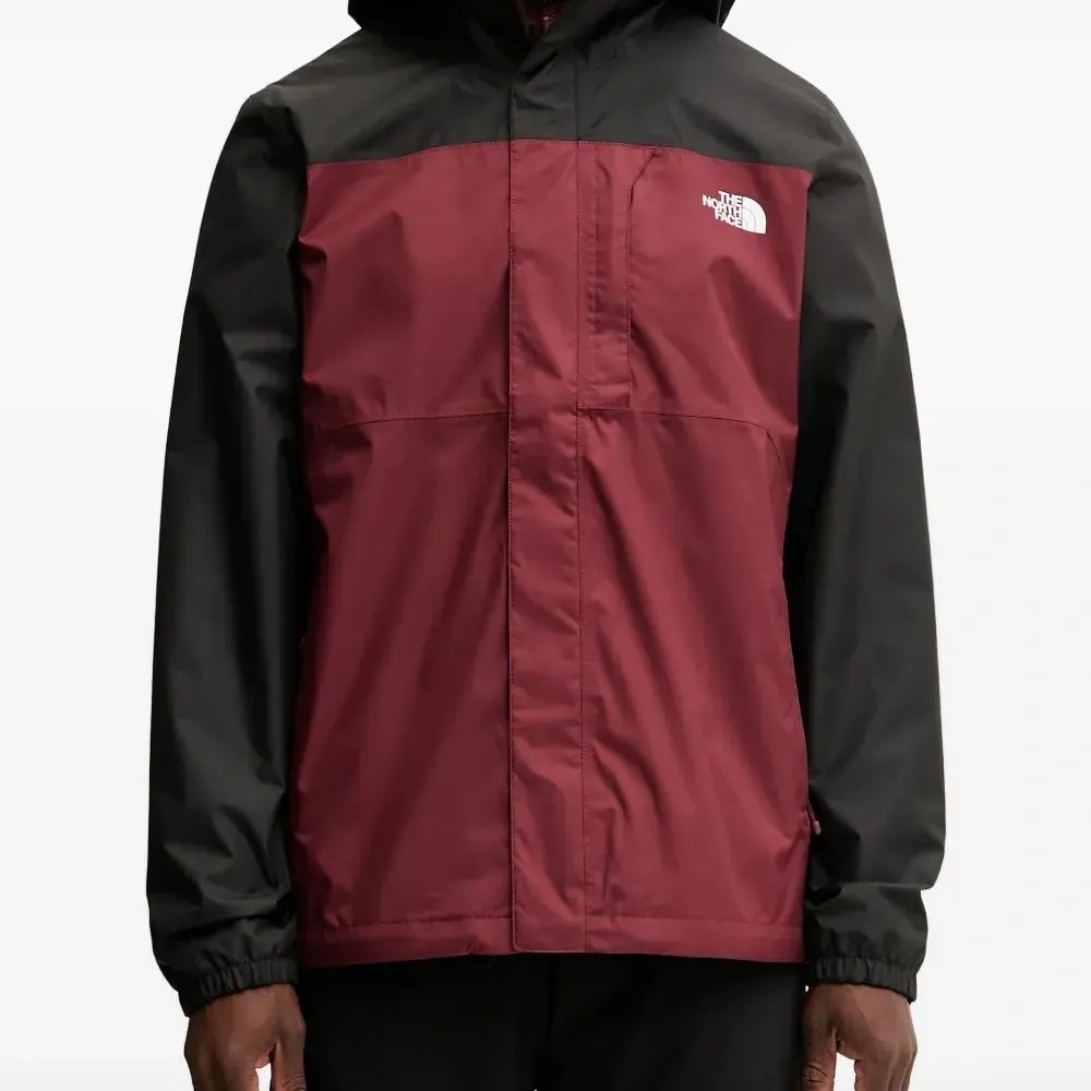 Спортивная куртка с капюшоном и цветными блоками