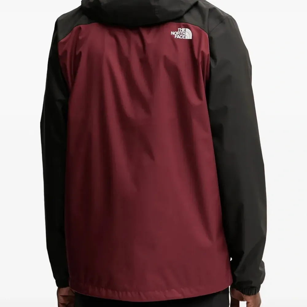 Спортивная куртка с капюшоном и цветными блоками