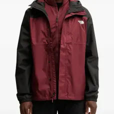 Спортивная куртка с капюшоном и цветными блоками Спортивная куртка с капюшоном и цветными блоками