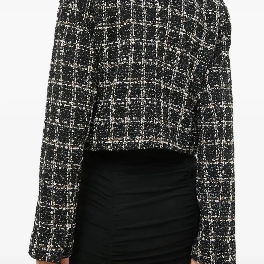 Короткий твидовый жакет