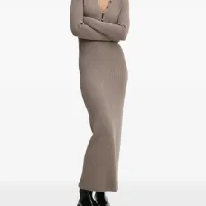 Трикотажное миди-платье на пуговицах