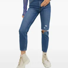 Узкие джинсы с прорезями