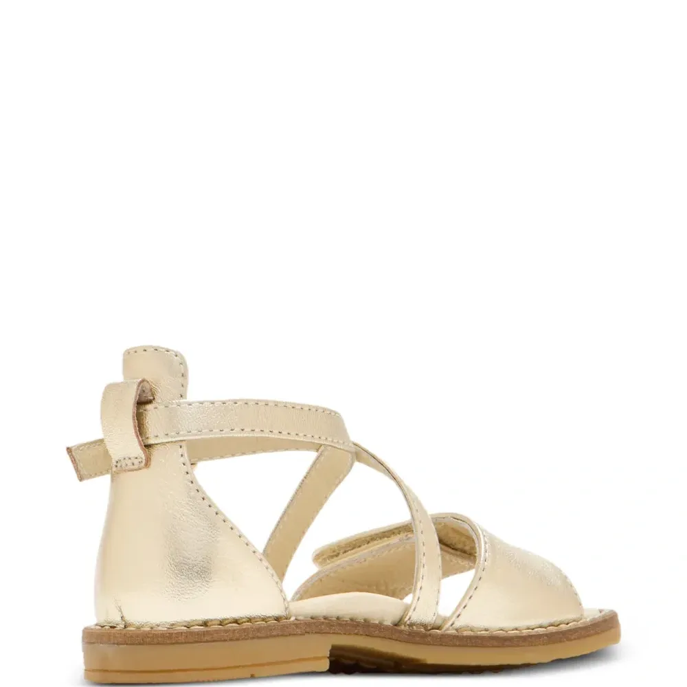 Босоножки с ремешком-пряжкой