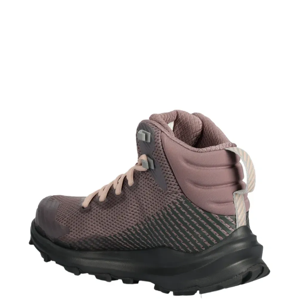 Кроссовки для активного отдыха на шнуровке