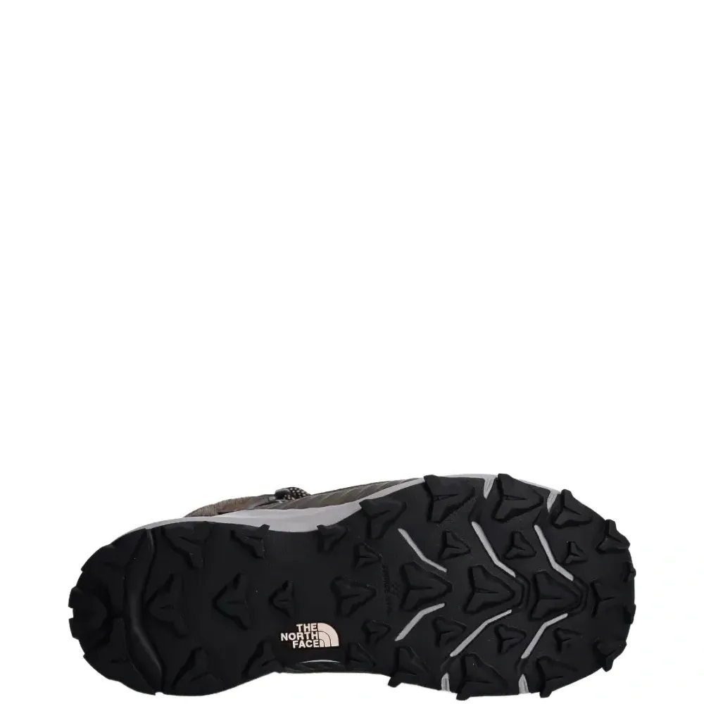 Кроссовки для активного отдыха на шнуровке