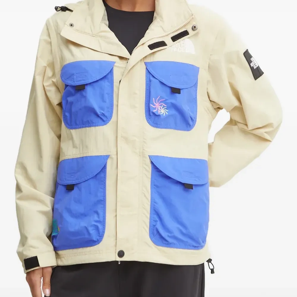 Куртка с капюшоном и карманами