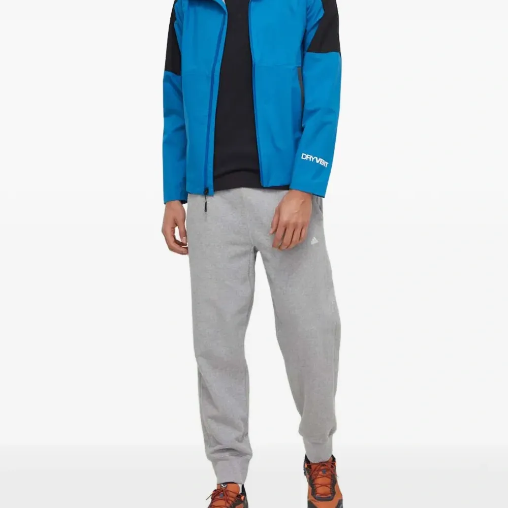 Легкая куртка на молнии с длинными рукавами