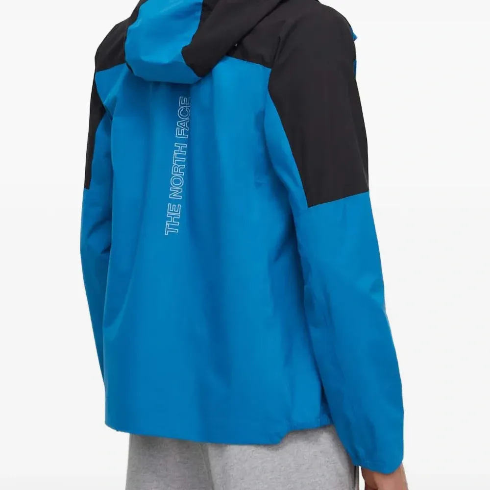 Легкая куртка на молнии с длинными рукавами