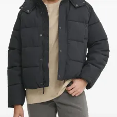 Куртка с капюшоном на пуговицах Куртка с капюшоном на пуговицах