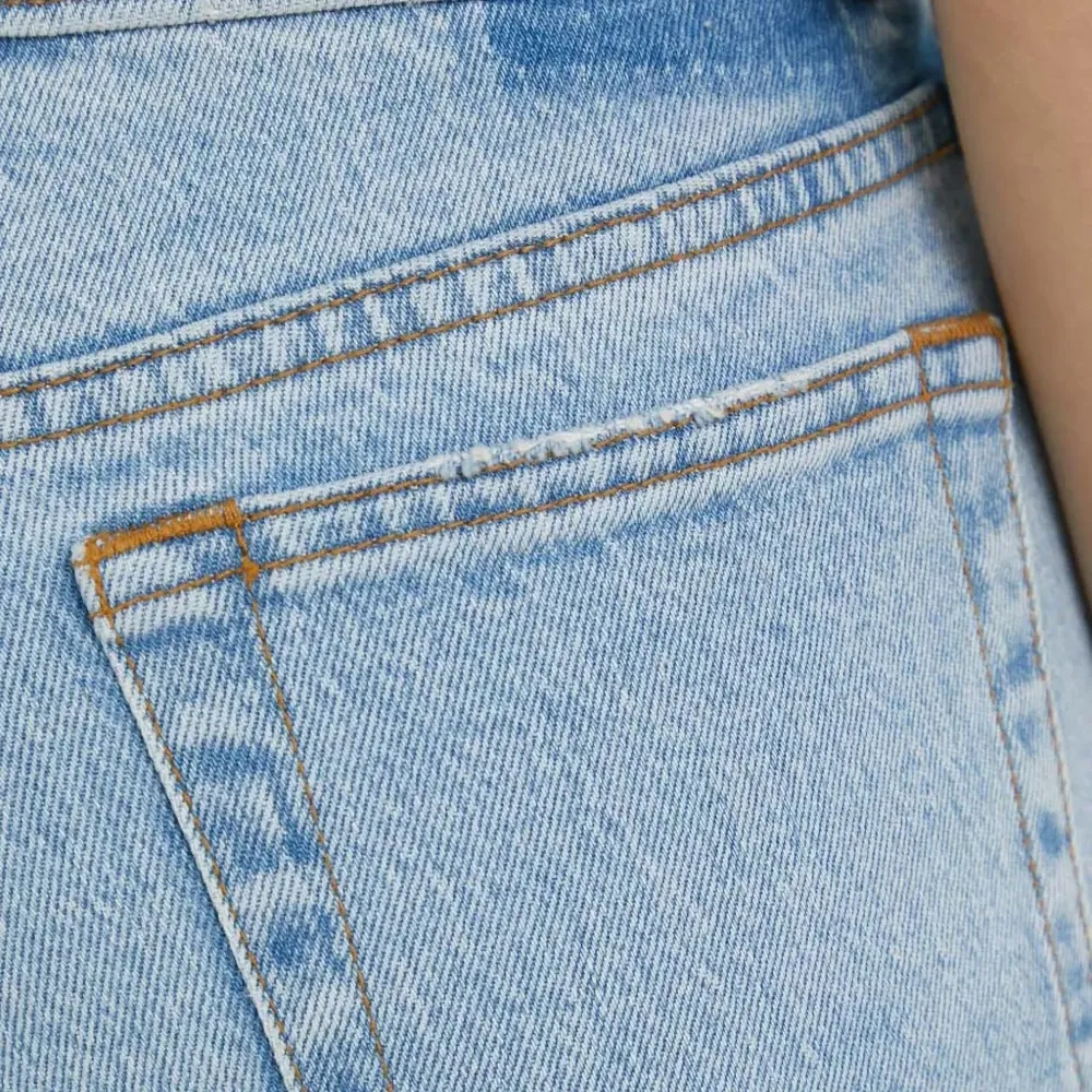 Джинсы прямого кроя